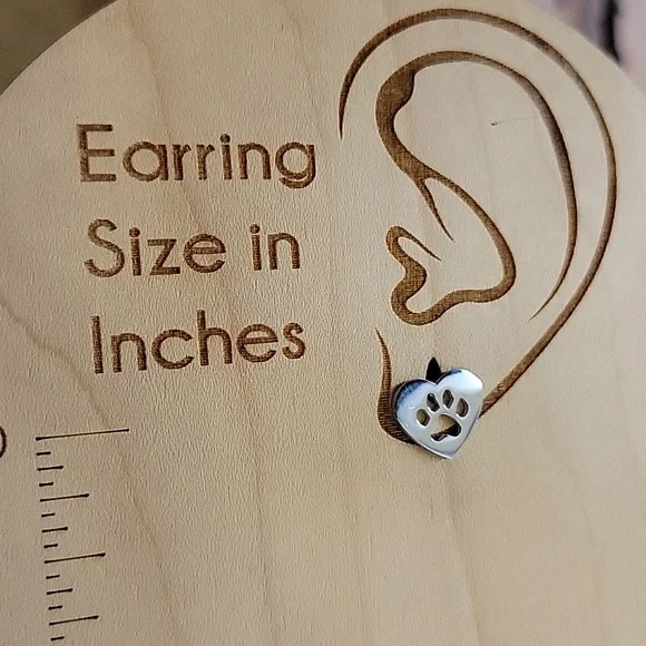 Pawprint Heart Stud Earrings, unisex - Picture 3 of 6